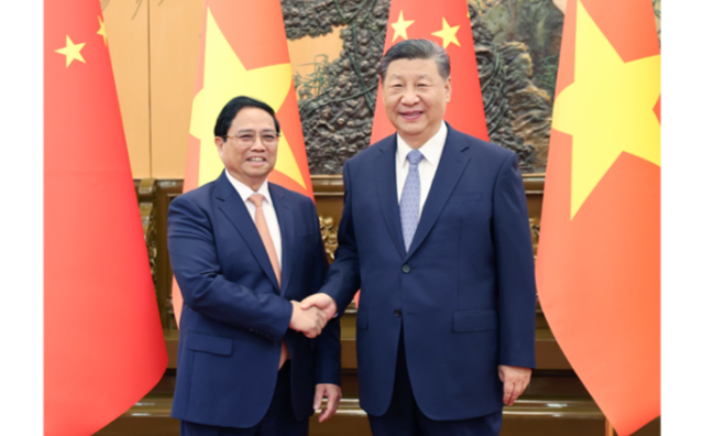 习近平会见越南总理范明政