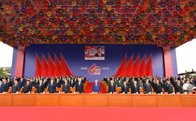 西藏自治区成立60周年庆祝大会隆重举行 习近平出席大会