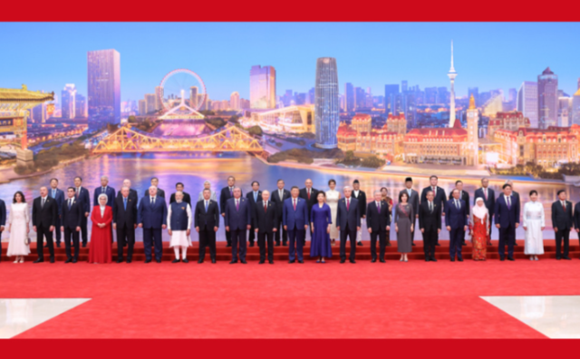 习近平和彭丽媛为出席2025年上海合作组织峰会的国际贵宾举行欢迎宴会